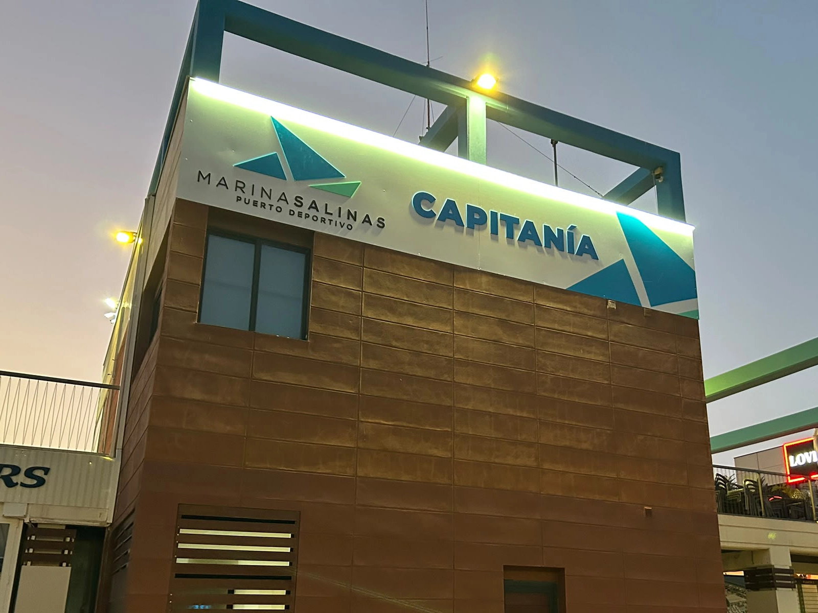 Letras corpóreas para Marina Salinas